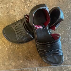 Bedstu Lilia Leather Sandal - Black Rustic size 9